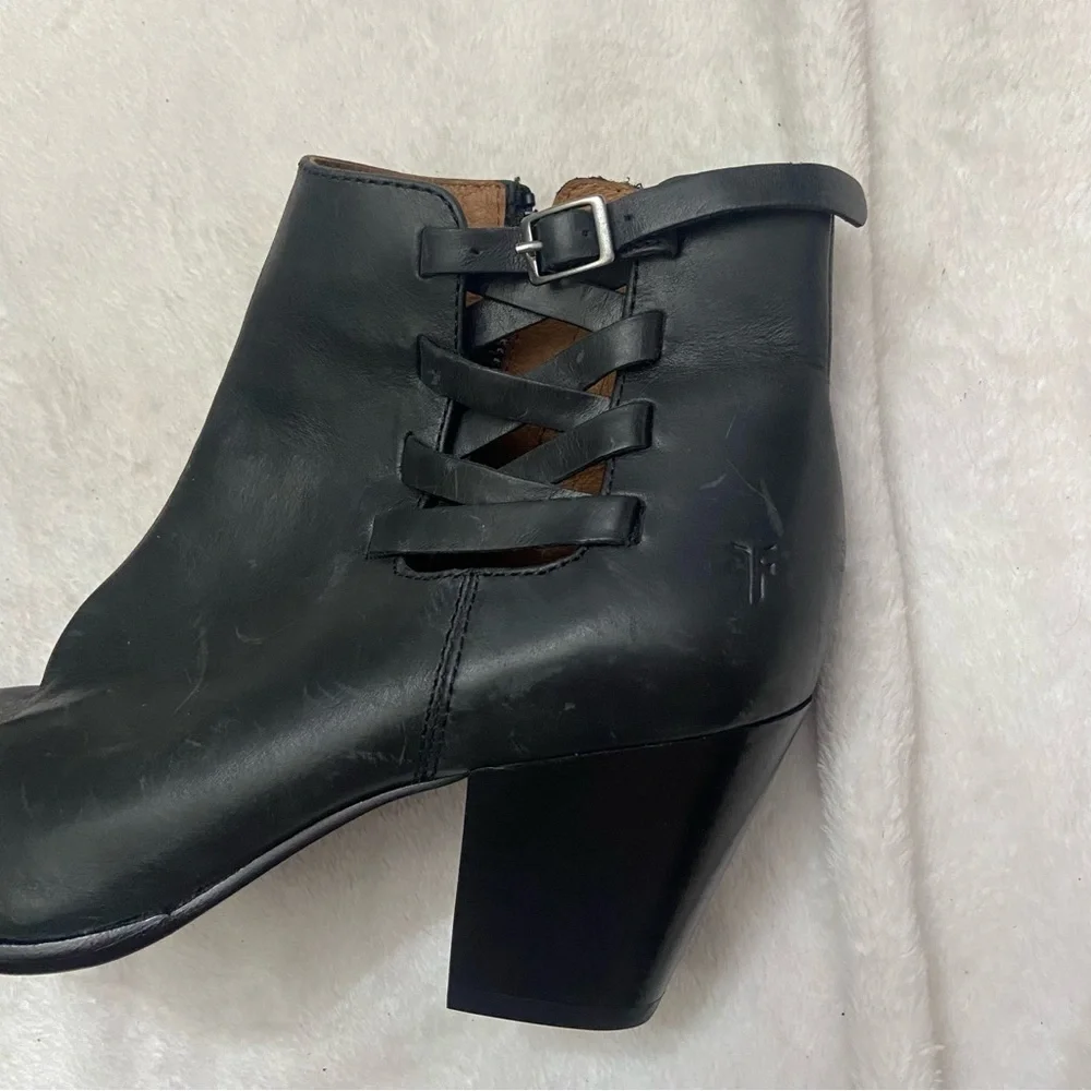 Frye Women's Carson Belted Bootie Ankle Boot Size 8.5